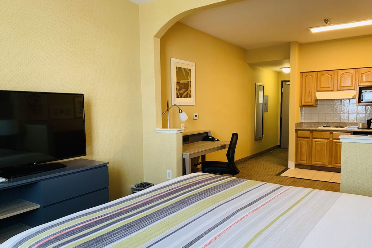 Studio Suite, 2 Queen Beds, Non Smoking | Desk, iron/ironing board, WiFi (free), bed sheets