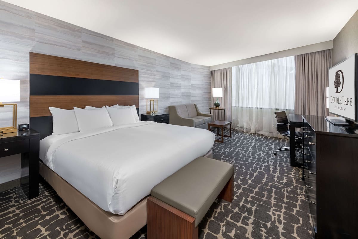 Premium bedding, in-room safe, desk, iron/ironing board