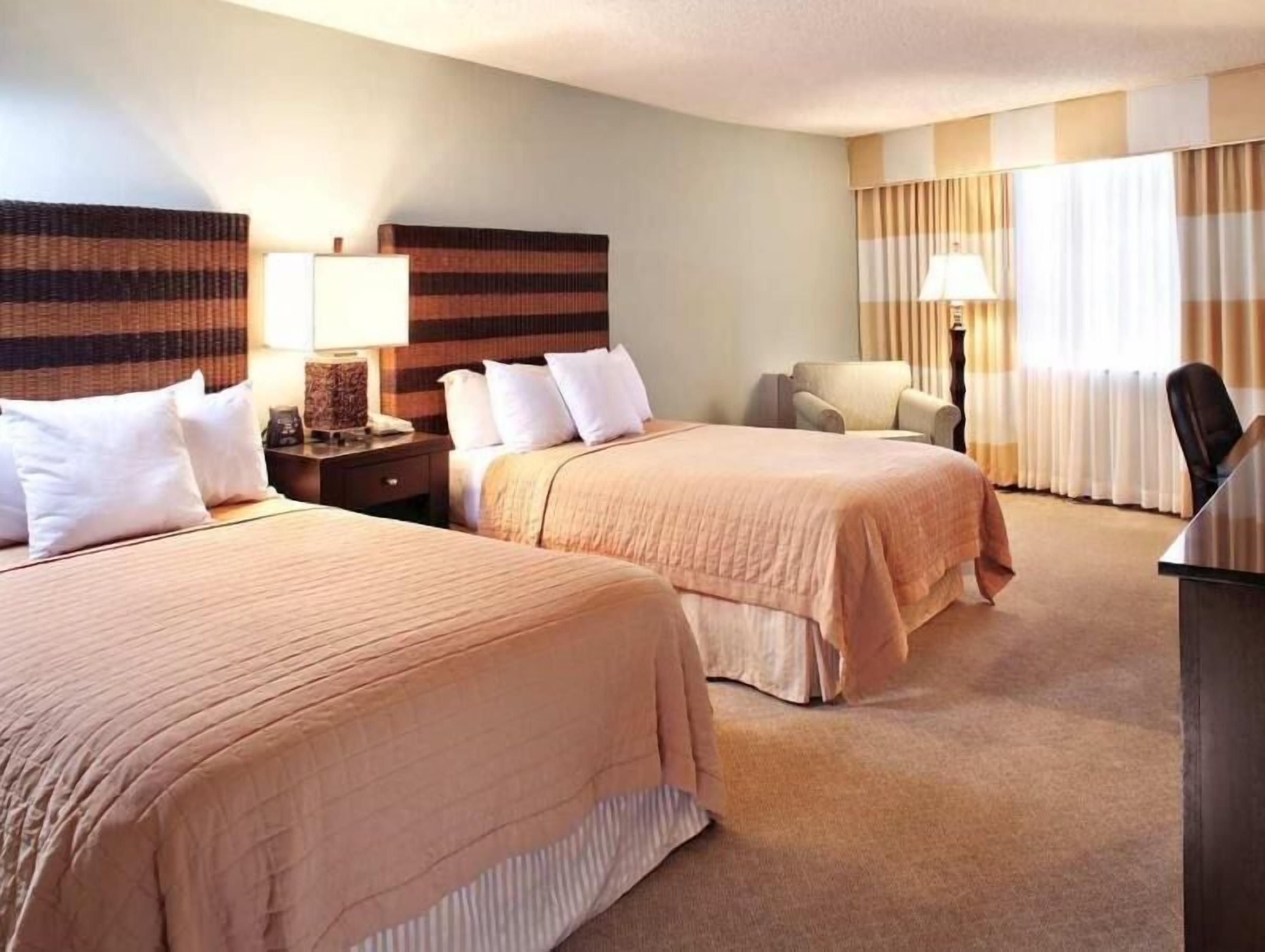 Premium bedding, in-room safe, desk, iron/ironing board