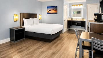 Room, 1 King Bed | Premium bedding, desk, iron/ironing board, free WiFi