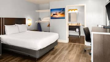 Room, 1 Queen Bed, Roll-in Shower | Premium bedding, desk, iron/ironing board, free WiFi