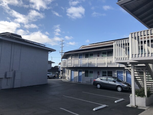 Exterior - Pacific Inn (Monterey)