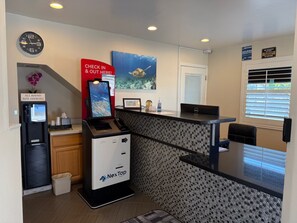 Reception - Pacific Inn (Monterey)