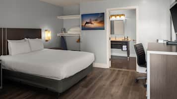 Room, 1 Queen Bed, Roll-in Shower | Premium bedding, desk, iron/ironing board, free WiFi