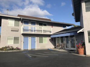 Exterior - Pacific Inn (Monterey)