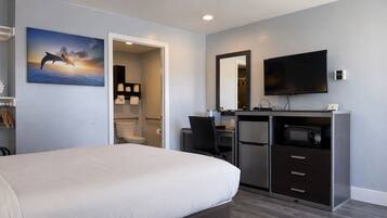 Room, 1 Queen Bed, Roll-in Shower
