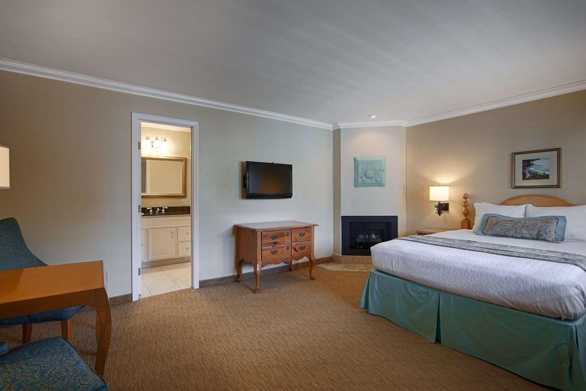 1 bedroom, blackout curtains, soundproofing, iron/ironing board