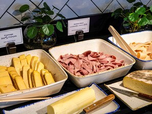 Daily buffet breakfast (EUR 13.90 per person)
