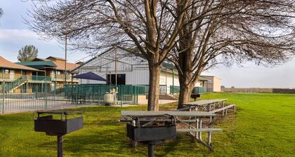 Red Lion Inn & Suites Lemoore