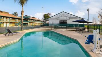 Alberca al aire libre por temporada