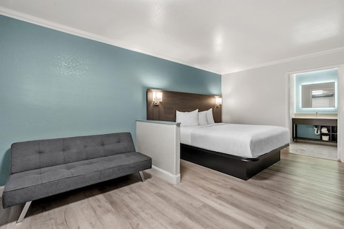 Red Lion Inn & Suites Lemoore