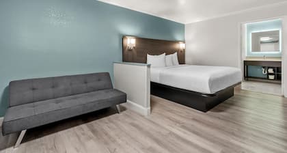 Red Lion Inn & Suites Lemoore