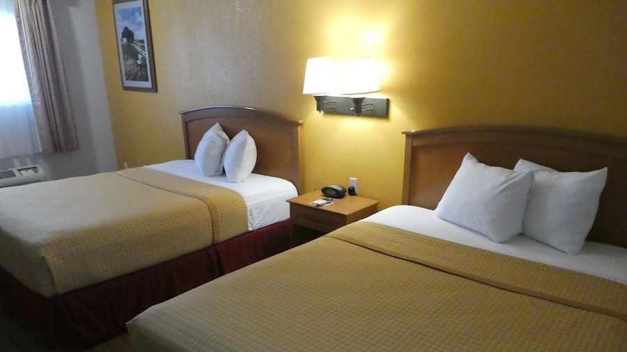 Travelodge by Wyndham Lemoore Near Naval Air Station
