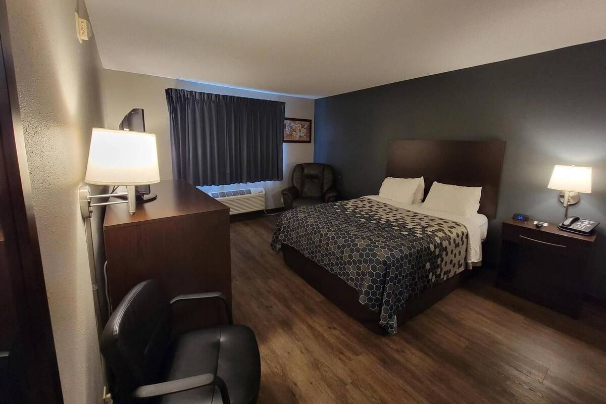 Laptop workspace, iron/ironing board, WiFi (free), bed sheets