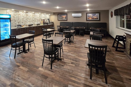 Desayuno continental gratuito y diario. Park Inn