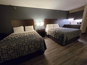 Suite, 2 Queen Beds, Non Smoking