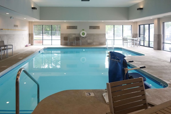 Indoor pool, pool loungers