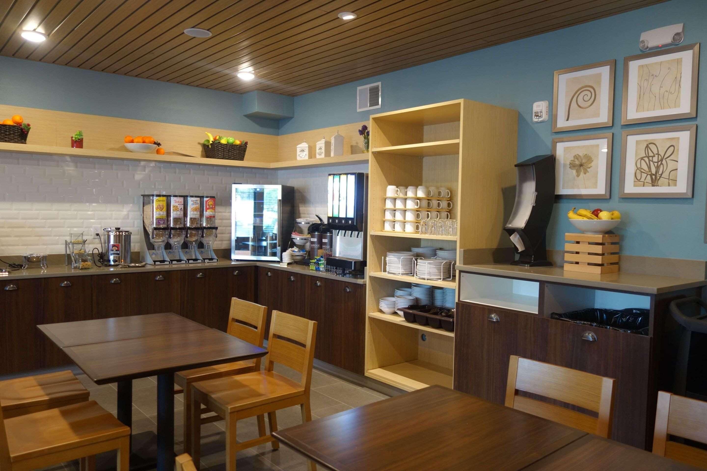 free daily continental breakfast