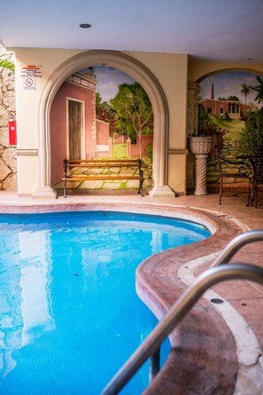 Outdoor pool - Hotel Colonial (Mérida)