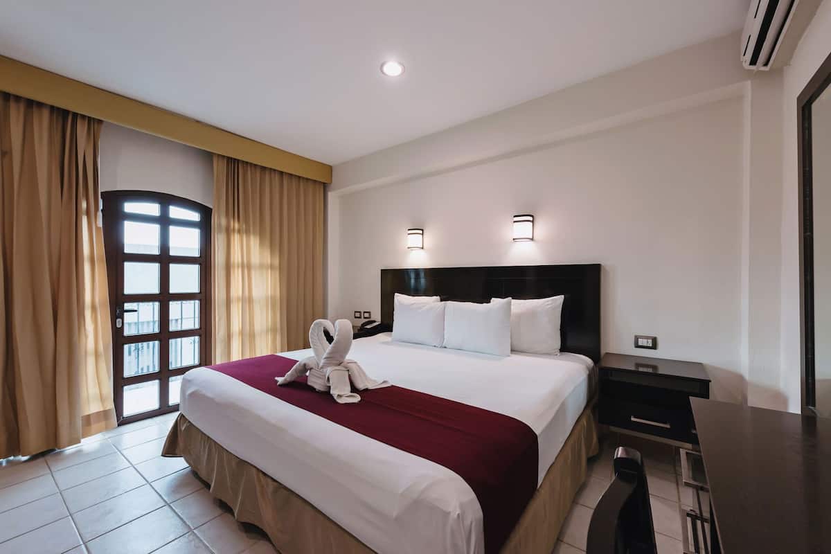 Premium bedding, in-room safe, individually decorated, desk
