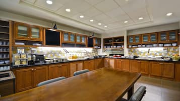 Bao gồm bữa sáng buffet hàng ngày