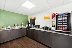 Free daily continental breakfast