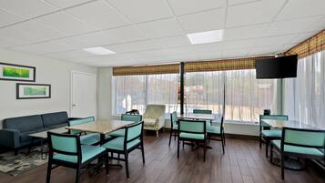 Free daily continental breakfast