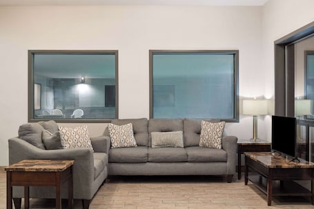 Lobby. Baymont by Wyndham Moses Lake