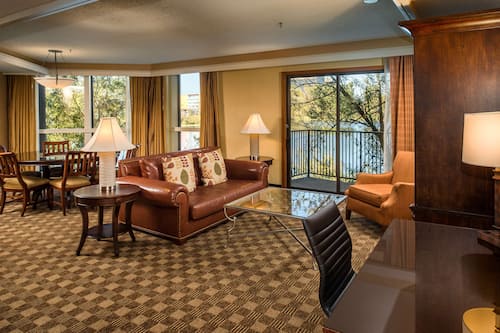 Suite, 1 King Bed, Balcony, Lake View | Premium bedding, down duvets, pillow-top beds, in-room safe