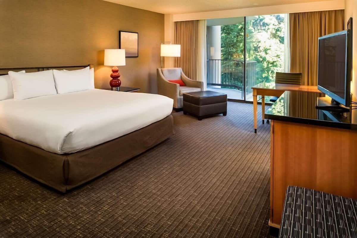 Premium bedding, down comforters, pillowtop beds, in-room safe