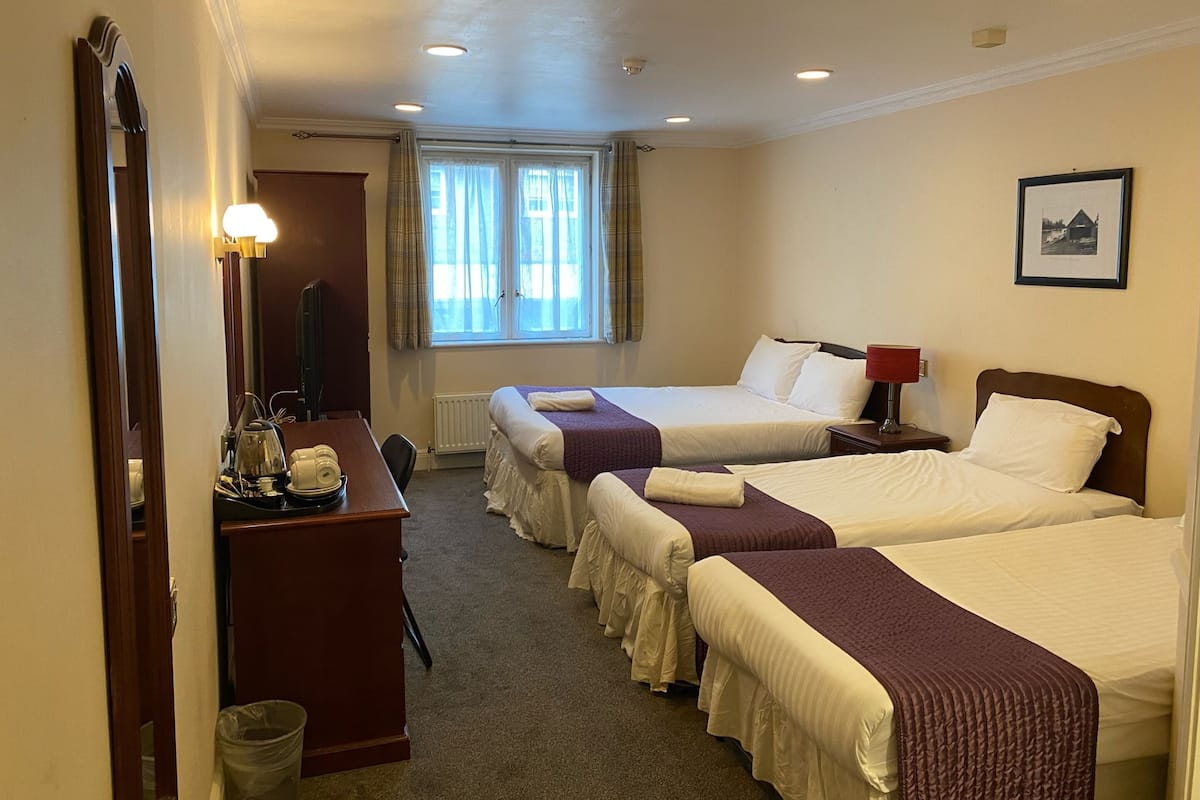 Chambre Quadruple, salle de bains attenante (up to 4 people) | 1 chambre