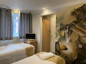 Standard Twin Room, Ensuite | 1 bedroom - The George Hotel (Reading)