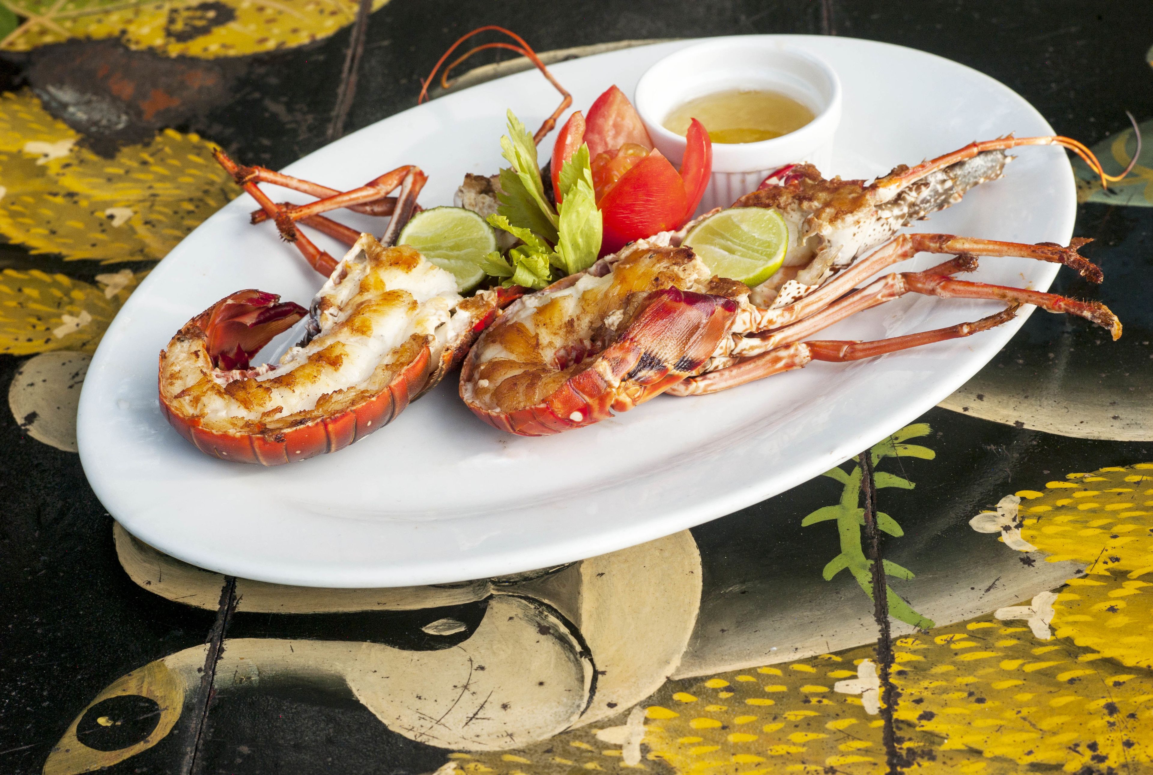 供应早餐、午餐和晚餐，无国界融合菜，海滩景观