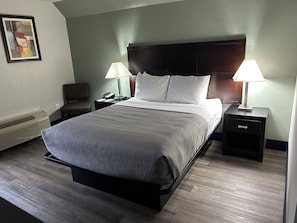 Individually decorated, individually furnished, desk, laptop workspace - Quality Inn & Suites Cincinnati Uptown Norwood (Cincinnati)