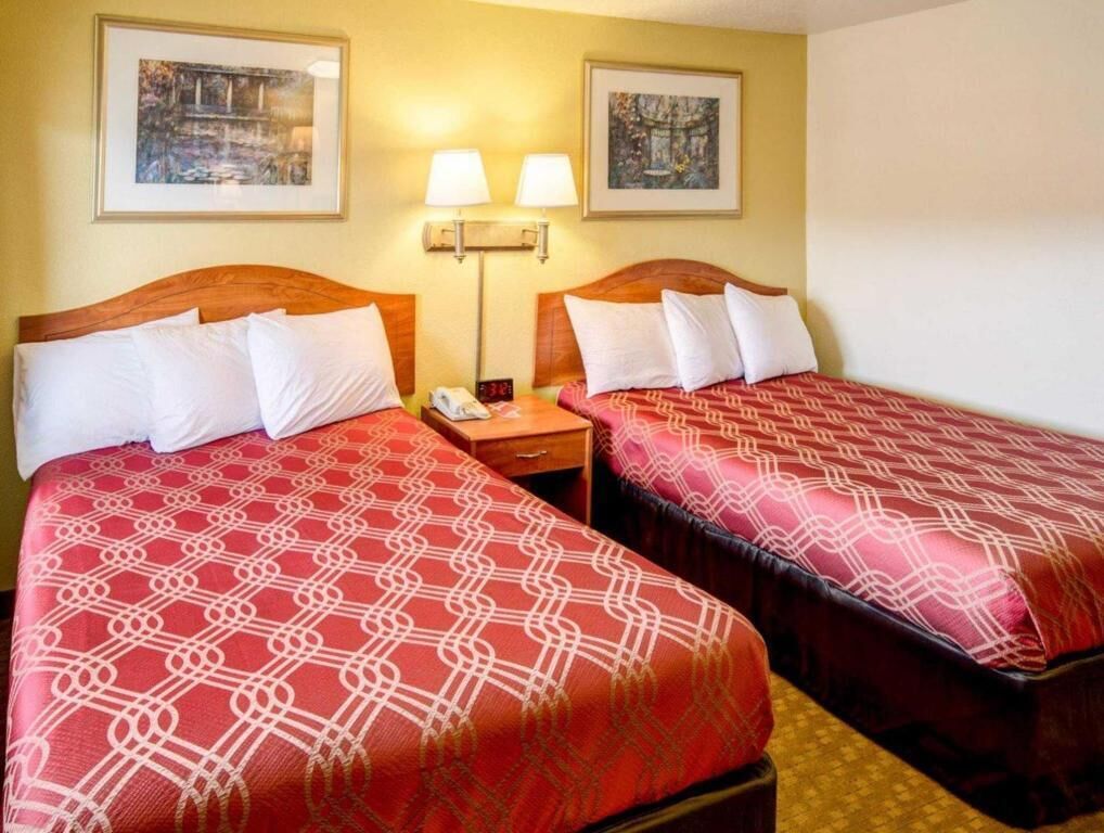Premium bedding, iron/ironing board, free cots/infant beds