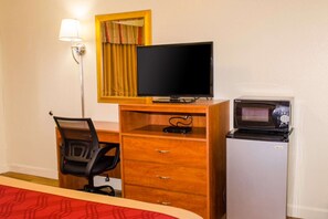 Premium bedding, iron/ironing board, free cots/infant beds