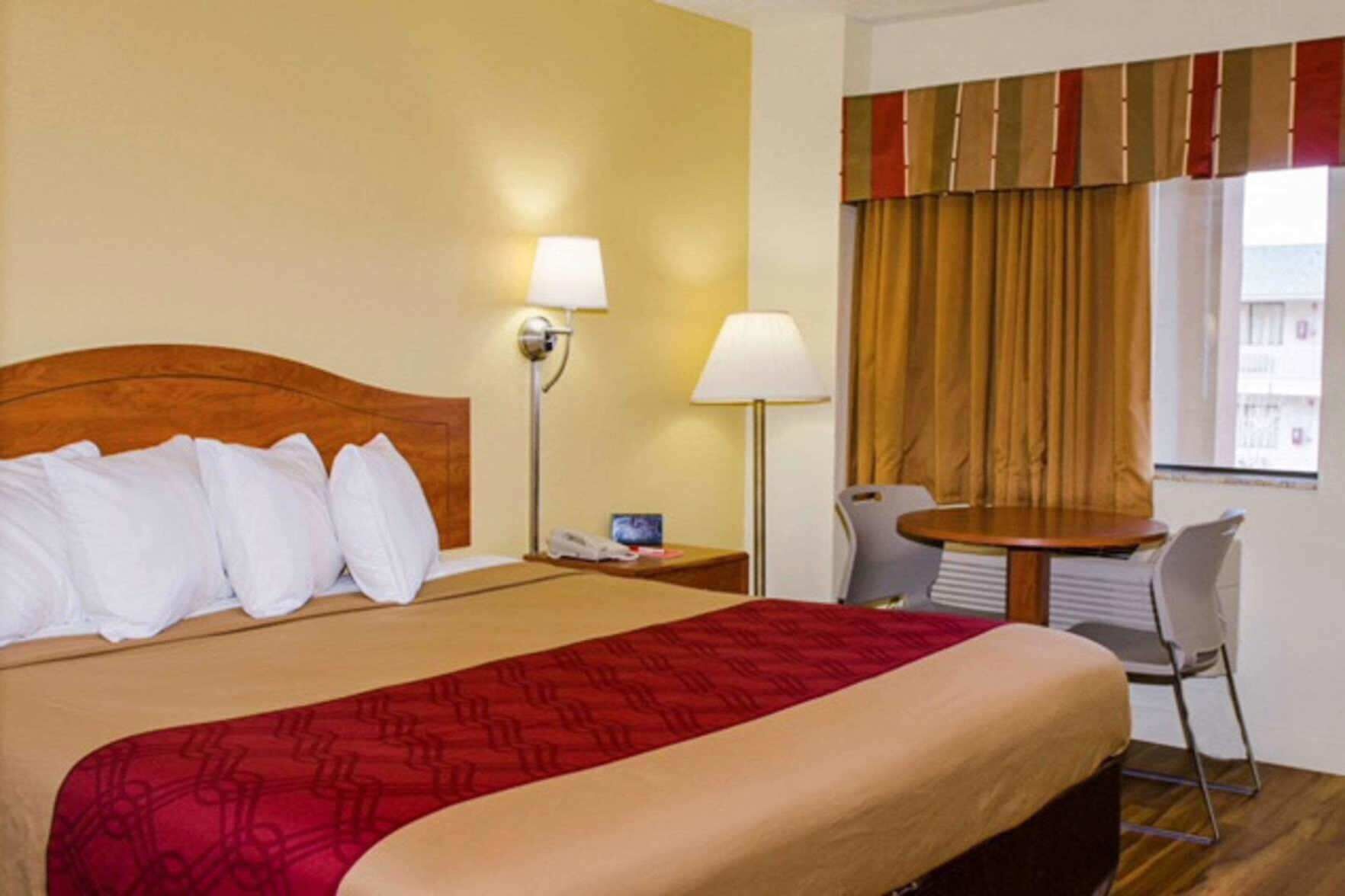 Premium bedding, iron/ironing board, free cots/infant beds