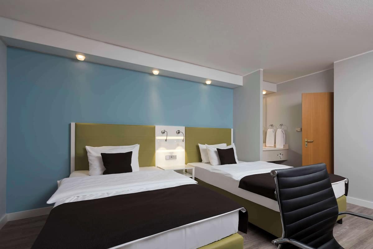Camera Standard, 2 letti singoli | Biancheria da letto di alta qualità, una cassaforte in camera