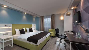 Standard Room, 1 Double Bed | Premium bedding, in-room safe, desk, laptop workspace