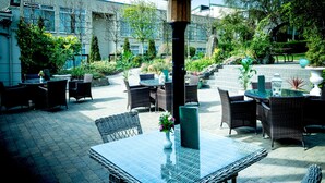Front of property - evening/night - Greenhills Hotel (Limerick)
