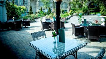 Overnatningsstedets facade – aften/nat