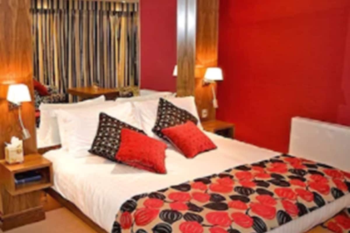 In-room safe, desk, iron/ironing board, free WiFi
