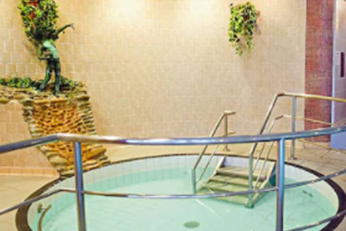 indoor spa tub