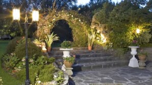 Outdoor wedding area - Greenhills Hotel (Limerick)