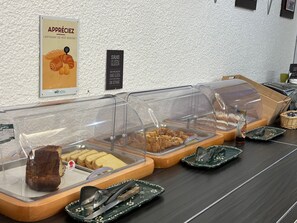 Desayuno buffet todos los días (con cargo) 