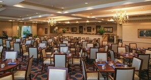 2 restaurants; breakfast, lunch, and dinner served