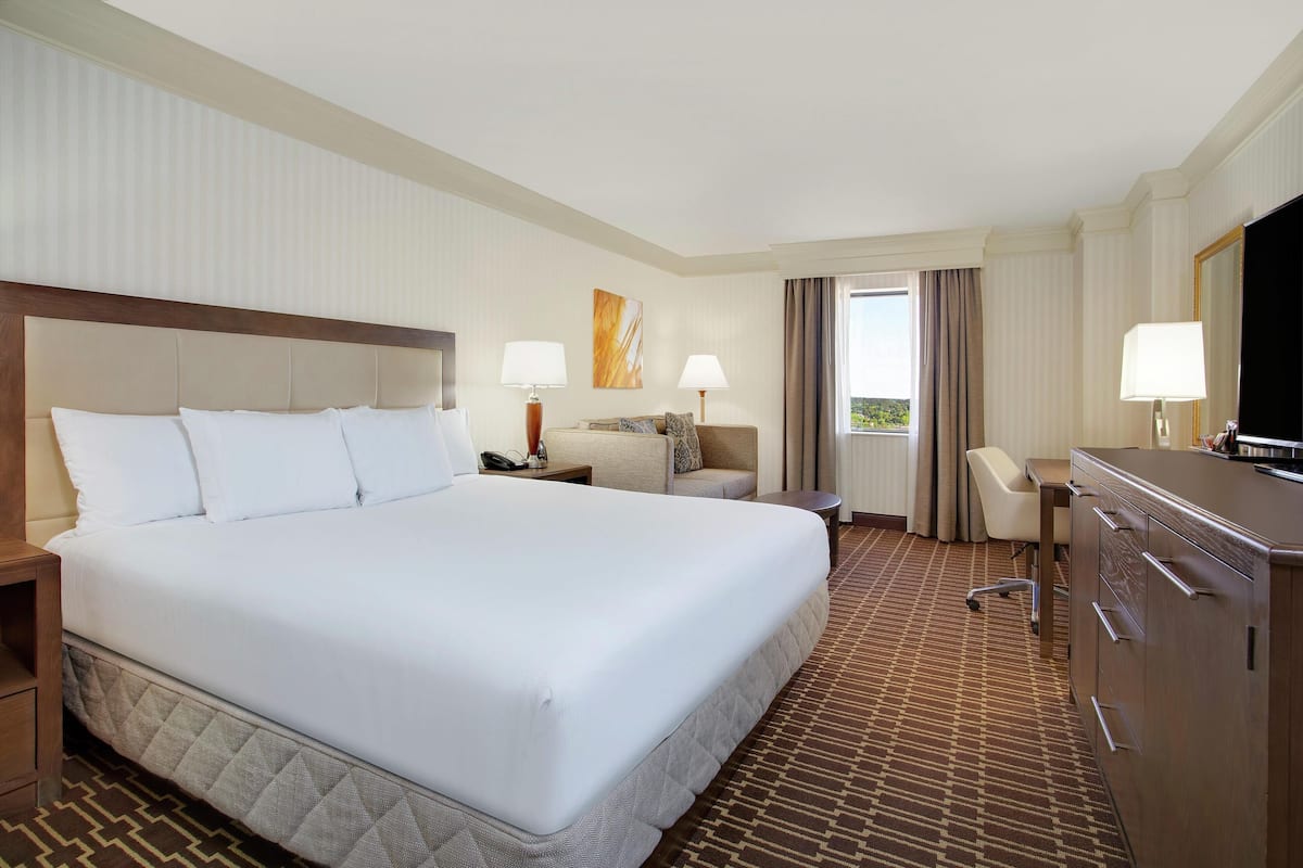 Premium bedding, pillowtop beds, in-room safe, desk