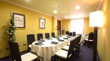 2 restaurants servant le déjeuner