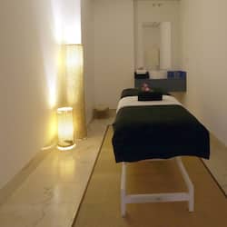 Sauna, tina de hidromasaje, baño de vapor y tratamientos corporales