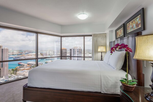 Suíte executiva, 1 quarto (Harbour View) | Frigobar, cofres nos quartos, individualmente decorados